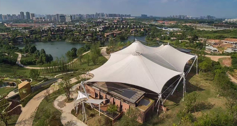 Chengdu wanhua Luke island equestrian club, started in February, completed in May